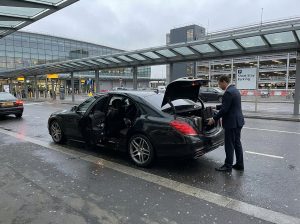Heathrow Airport Parking vs Chauffeur Service: Which Is Better?