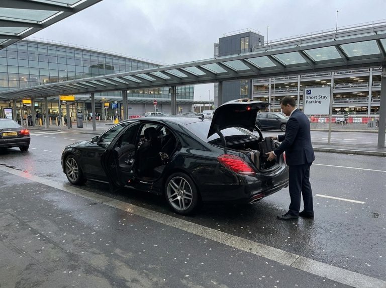 Heathrow Airport Parking vs Chauffeur Service: Which Is Better?