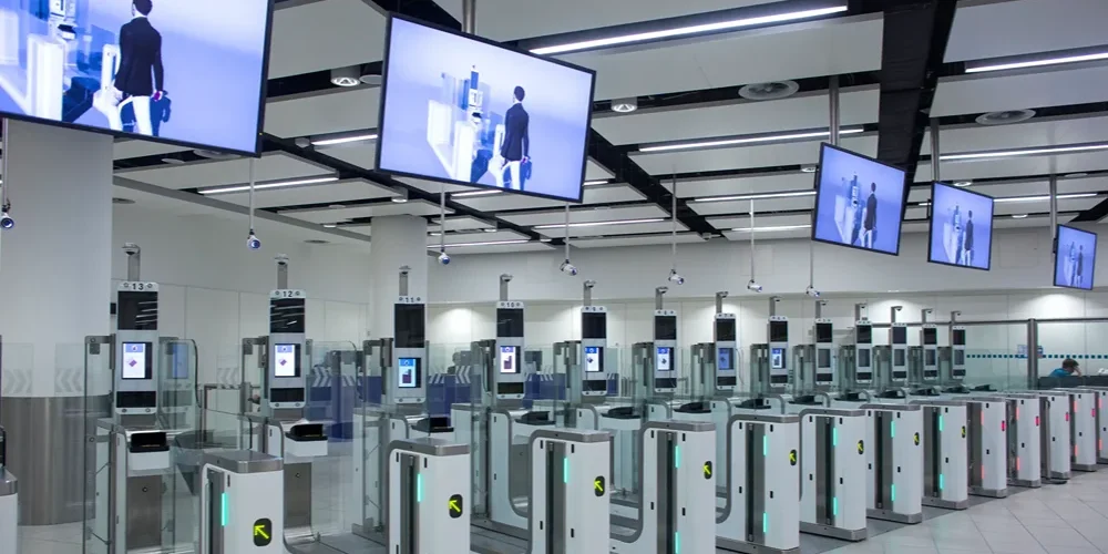 Border Force e-gates outage UK airport