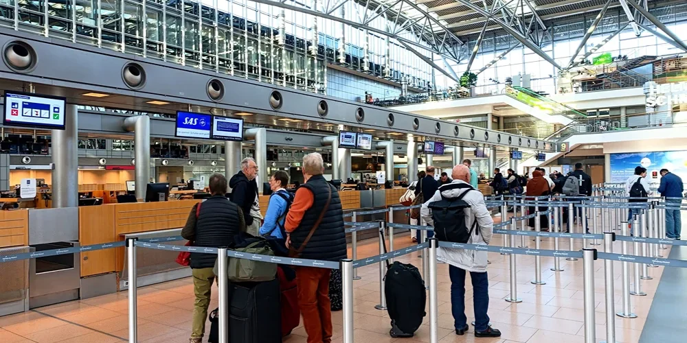 UK airport security queue times