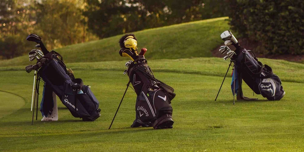 flying with golf clubs UK